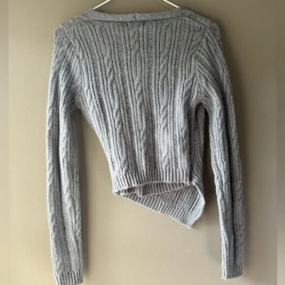 NWT, BOOHOO, size small, SOFT KNIT CABLE KNIT ASYMMETRIC WRAP JUMPER - Picture 2 of 7